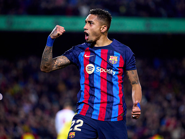 WF là gì? Giải mã vị trí tiền đạo cánh trong đội hình Cầu thủ thi đấu vị trí WF có khả năng tạo đột phá cá nhân từ hai bên biên